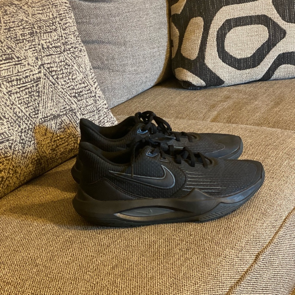 mens black nikes